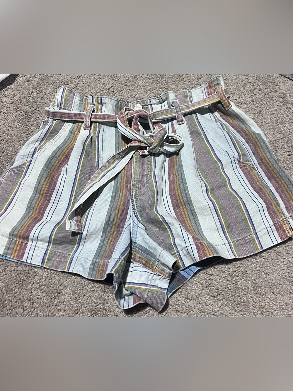 AE women’s size 8 - White denim striped paper bag waist shorts